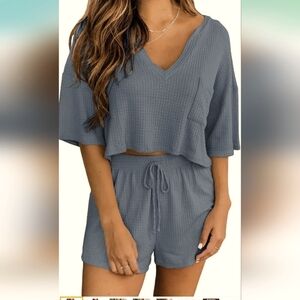 NWOT TWO PIECE WAFFLE KNIT SHORT SUIT.   BLUE